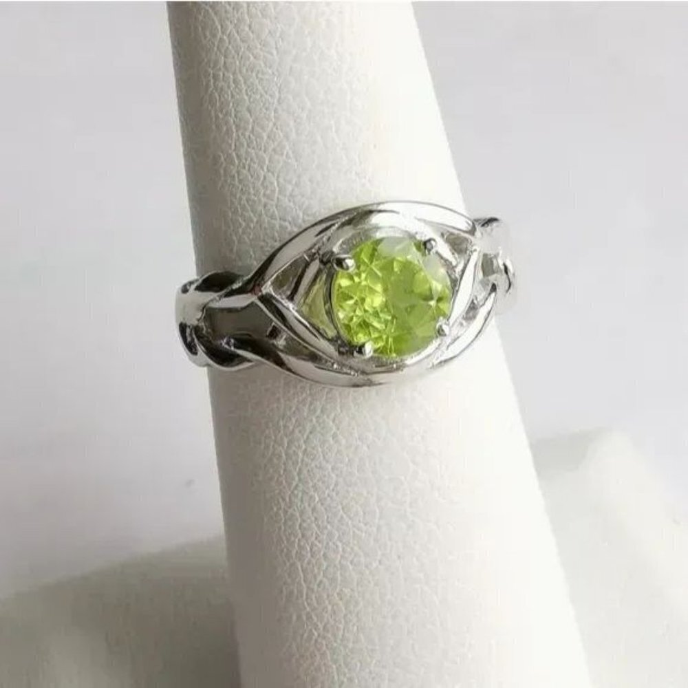 Sterling silver Peridot gemstone ring eternity knot size 7 🆕